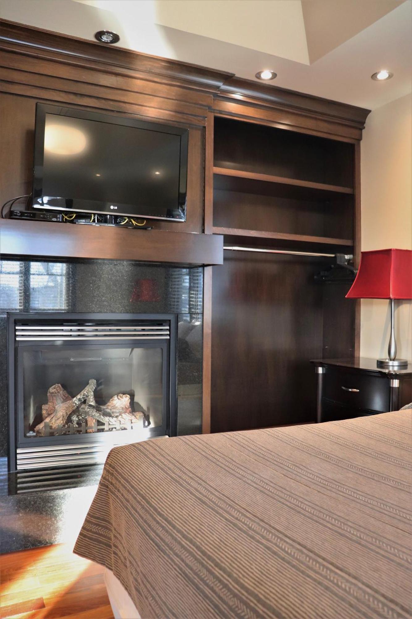 Westmount River Inn Calgary Room photo